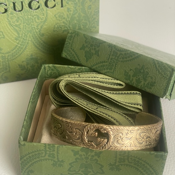 Gucci Gold Patterned Cuff Bracelet - Picture 1 of 8